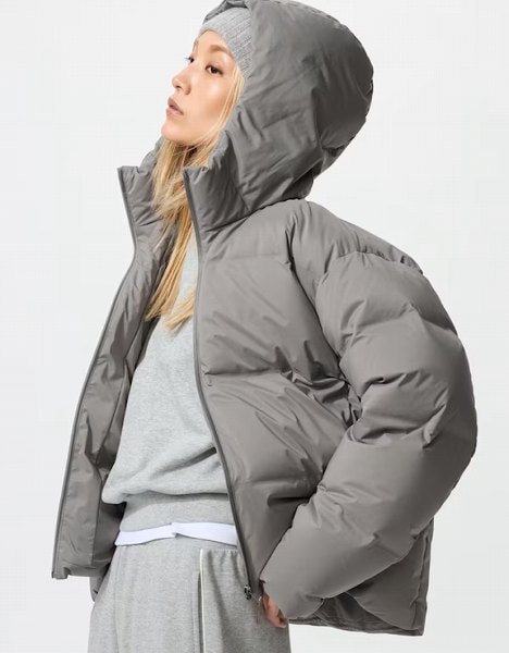 シームレスダウンパーカ