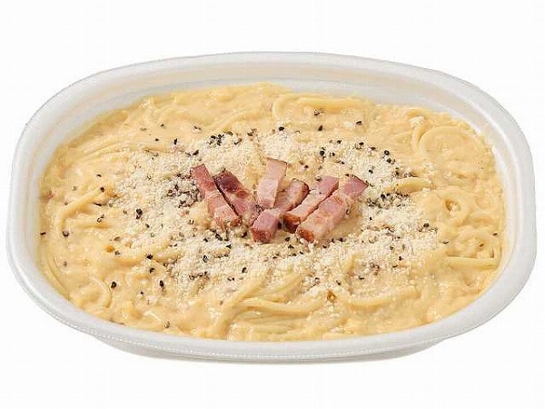 なめらかソースの大盛カルボナーラ