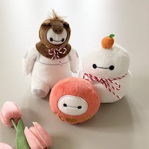 「18店舗探し回ってやっとGET」「選べなくて大人買い」売切れ続出！セブン限定『ベイマックス』ニューイヤーぬいぐるみ！