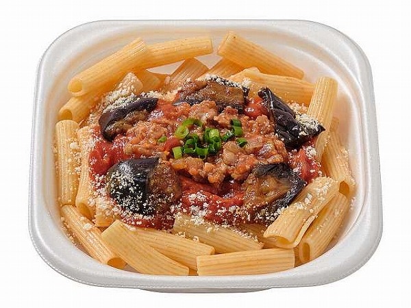 ナスと挽肉のピリ辛トマト リガトーニ使用