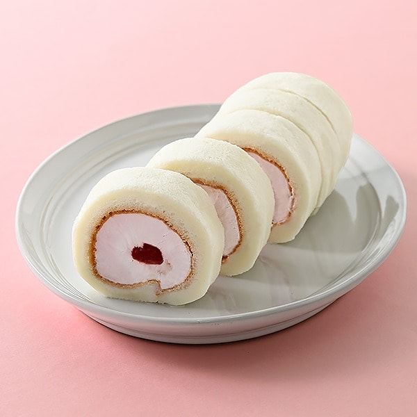 もっちりクリームロール（いちごソース入り）