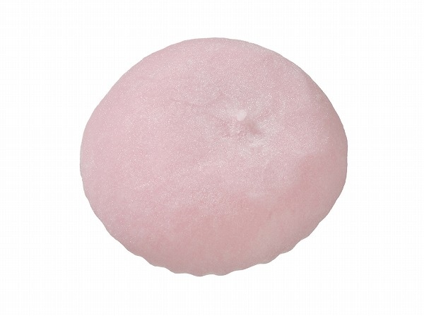 まるごと一粒の苺を濃厚なみるくあんと柔らかい餅生地で包んだ、甘みと酸味が絶妙に調和した苺大福です。