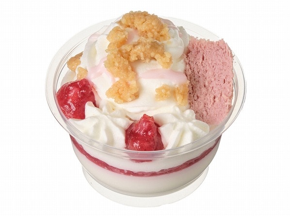 プリンケーキパフェ　いちごとミルク