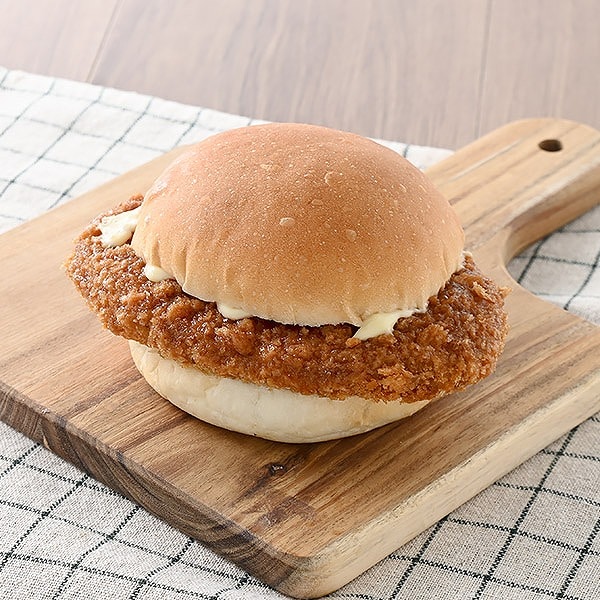 はみでたメンチカツバーガー