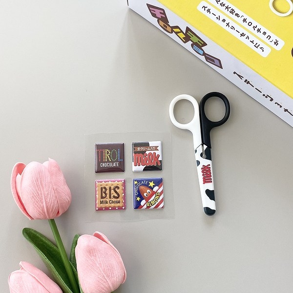 シールとミルク柄のハサミ