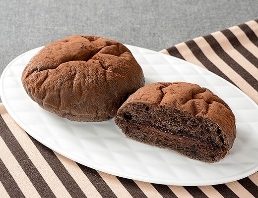 もっちりとした黒いチョコパン