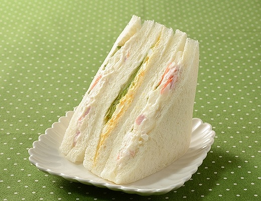 盛りすぎ!ポテトたまごサンド