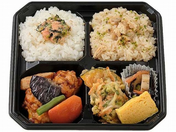 あさり御飯と鮭御飯の鶏黒酢あん弁当