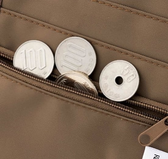 ファスナーつきポケット