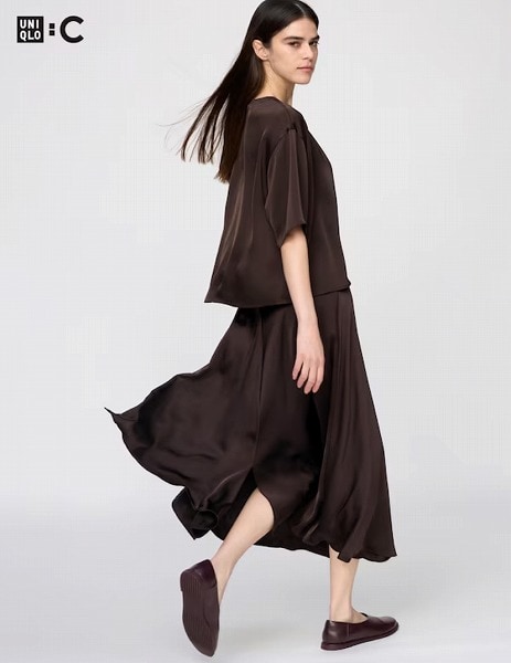 サテンロングスカート