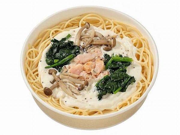 鮭とほうれん草ときのこのクリームパスタ