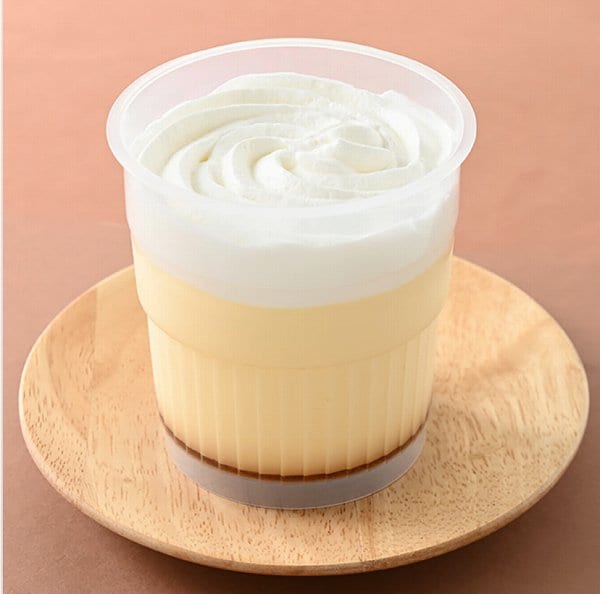 クリームと食べる！　大きな窯出しとろけるプリン