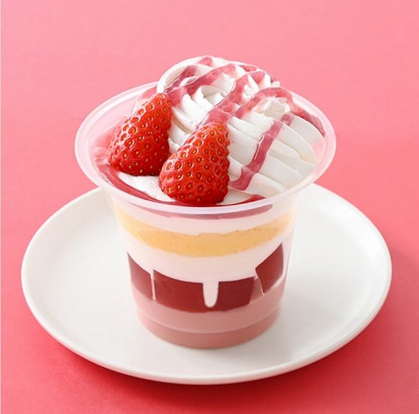 プチ贅沢　いちごミルクパフェ