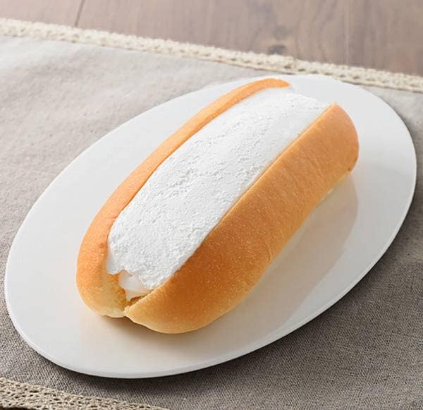 生コッペパン（たっぷりミルクホイップ）