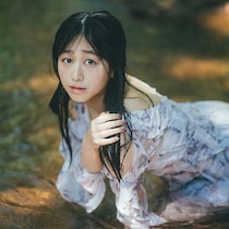 色白美肌のマシュマロボディ！全身びしょ濡れカット披露！透明感溢れる一冊！『林鼓子』ファースト写真集5/15日～発売！