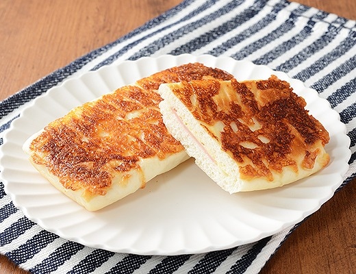 もっちりとしたパニーニ　ハムチーズ