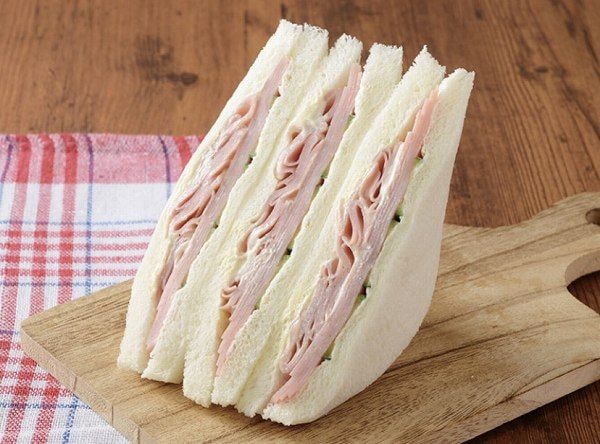 盛りすぎ！ハムサンド