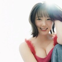 色白美ボディ解放…大胆バストラインで悩殺！ファン悶絶のセクシービキニ披露！STU48『甲斐心愛』2nd写真集7/1日～発売！