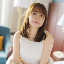 可愛過ぎる制服姿…ファン悶絶！大人の色気溢れる姿披露！色白美ボディ解放！声優『高尾奏音』1st写真集9/10日～発売！