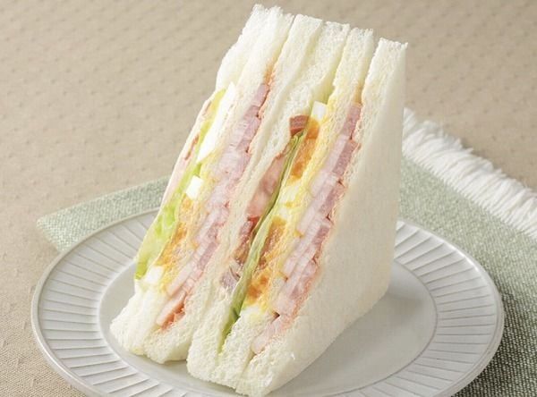 盛りすぎ！BLTEサンド