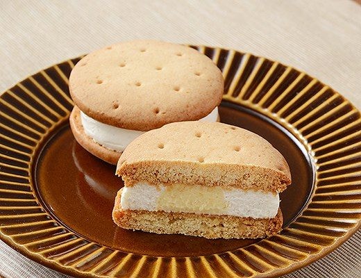 しっとりビスケットサンド レアチーズ