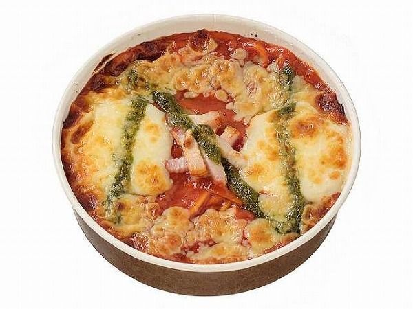 チーズの虜　うまトマソース　焼きパスタ