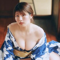 国宝級ボディで悩殺…バストライン露わな大胆カット！色気溢れる浴衣姿披露！『ちとせよしの』デジタル限定写真集発売！
