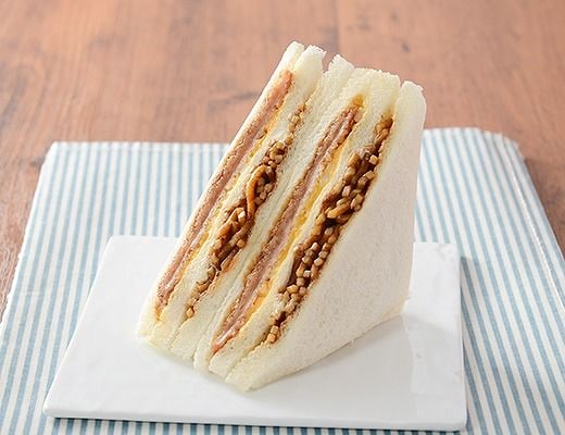 ハムカツ焼そばサンド