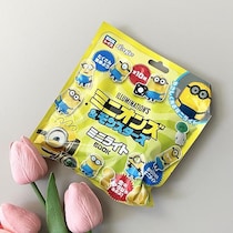 鳥肌級の可愛さ…優勝すぎて神バズり！期待を裏切らない新作パックガチャ！『ミニオンズ＆モンスターズ』ミニライトBOOK！
