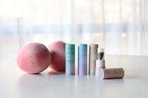 “桃の夢”をまとうスティックフレグランス——「YUME to MOMO」がつくる、新しい香りの文化