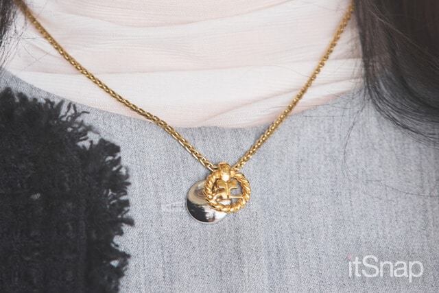 ゴールドのアクセサリー