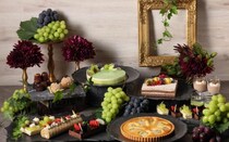 グランドニッコー東京 台場の秋ビュッフェは、8種のメイン&ぶどう食べ放題含むスイーツビュッフェ付き！