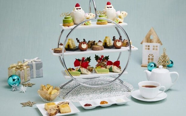 ロイヤルパークホテルの「クリスマスアフタヌーンティー」。サンタ、トナカイ、ツリーなどがモチーフの愛らしいスイーツがずらり