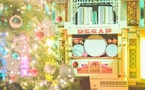 ROKKO森の音ミュージアム「森の音ワンダークリスマス2025」。まるで物語のよう！洋館で楽しむ室内イルミ