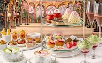 メルキュール東京日比谷の『くるみ割り人形』のアフタヌーンティー。クリスマスツリーのパルフェなど、華やかなスイーツが登場