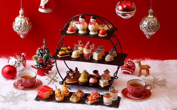 ANAインターコンチネンタルホテル東京「フェスティブ・アフタヌーンティー」。雪だるまやクリスマスモチーフのスイーツ12種など