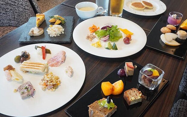 ザ ロイヤルパークホテル アイコニック 大阪御堂筋の豪華ランチビュッフェを体験!フレンチレストランで秋の味覚を堪能する