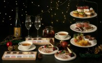 Minimal The Specialty 麻布台ヒルズ店「Minimal チョコレートアフタヌーンティー vol.8」。9層仕立てのチョコレートオペラなど