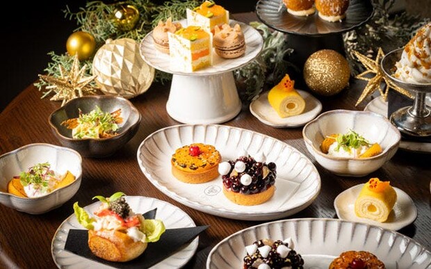 ホテル虎ノ門ヒルズの「ル プリスティン フェスティブ アフタヌーンティー」。クリスマスを彩る、華やかなスイーツ＆セイボリー