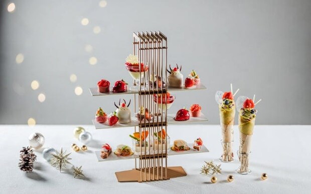 東京ベイ潮見プリンスホテルの「いちごアフタヌーンティー～Strawberry Symphony～」。タルトなど、いちご尽くしのスイーツ全7種