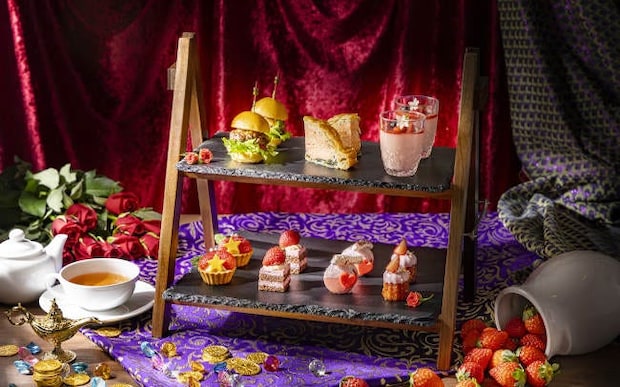 ダブルツリーbyヒルトン東京有明のストロベリーアフタヌーンティー。タルトやマカロンなどのスイーツ、セイボリーもいちご尽くし