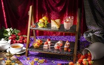 ダブルツリーbyヒルトン東京有明のストロベリーアフタヌーンティー。タルトやマカロンなどのスイーツ、セイボリーもいちご尽くし