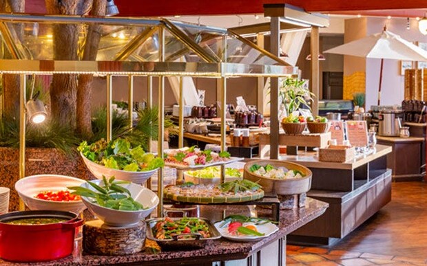 この秋行きたい、ディナービュッフェが人気のリゾートホテル5選。2食付き1万円台～で気軽に泊まれる日も！