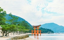 広島県・宮島／唯一無二の絶景を眺めるグルメ旅