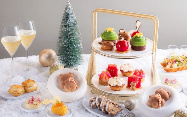 ヒルトン京都「フェスティブ アフタヌーンティー」。テディベア、トナカイ、ツリーなどをモチーフにしたかわいいスイーツの数々