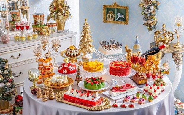 ヒルトン東京「King & Queenのクリスマス」スイーツビュッフェ。20種以上のスイーツに、ローストチキンなど8種の食事メニューも