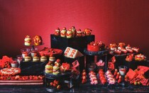 コンラッド大阪のストロベリースイーツビュッフェ。種類豊富ないちごデザートに、フルーツサンド作りが楽しめるDIYコーナーも