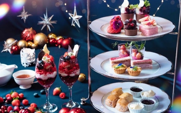 グランドプリンスホテル大阪ベイの冬アフタヌーンティー。ストロベリーやブルーベリーを使ったスイーツ＆セイボリーが勢揃い