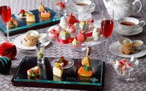 大阪マリオット都ホテルのクリスマスアフタヌーンティー。ミニサイズのローストチキンなど、クリスマス気分が高まるセイボリーも