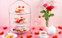 東京プリンスホテル「いちごアフタヌーンティー」。グラススイーツやパイ、ミニロールケーキなど華やかないちごスイーツが勢揃い